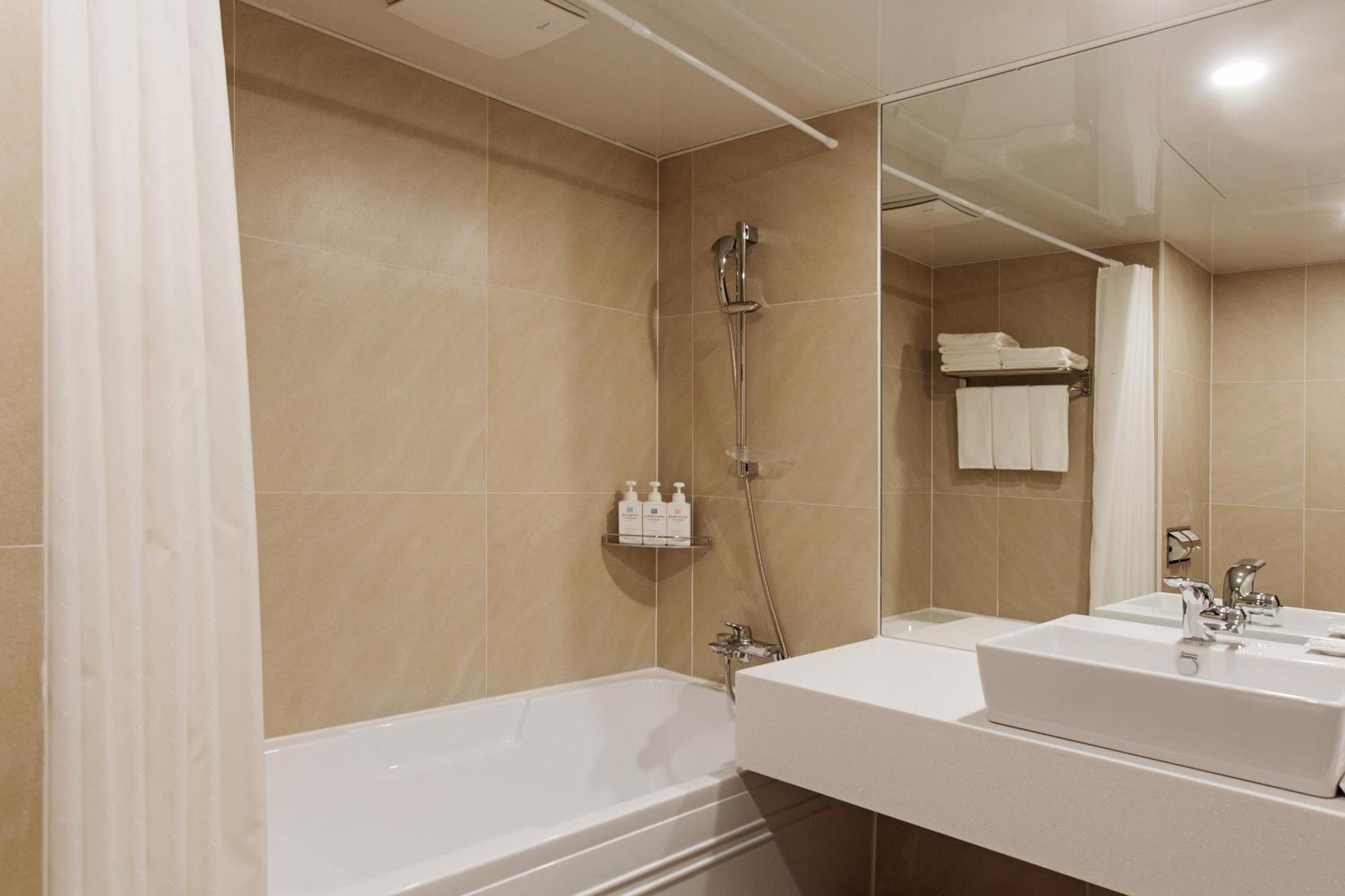 Hotel Adela Пусан Экстерьер фото